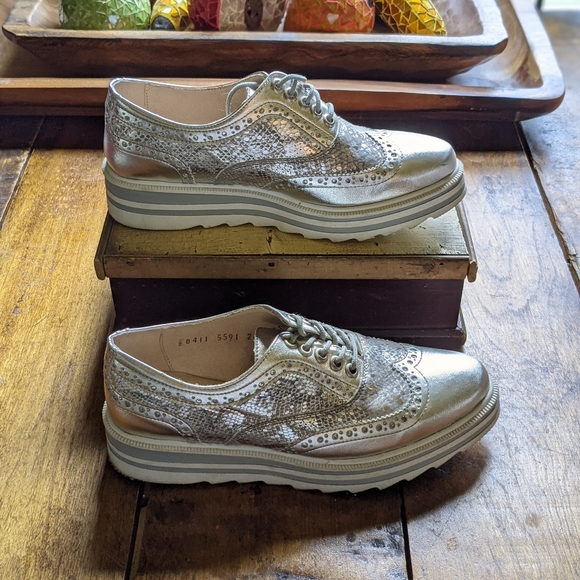 La Milagresa Silver Oxfords. EUC. - Picture 7 of 8